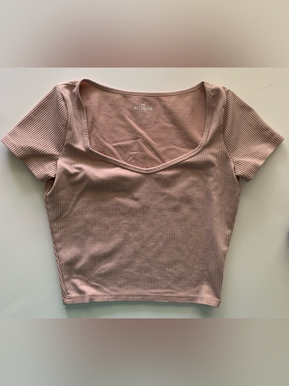 Hollister Crop Top Shirt Cream/Beige Scoop Neck Size XS Excellent Condition